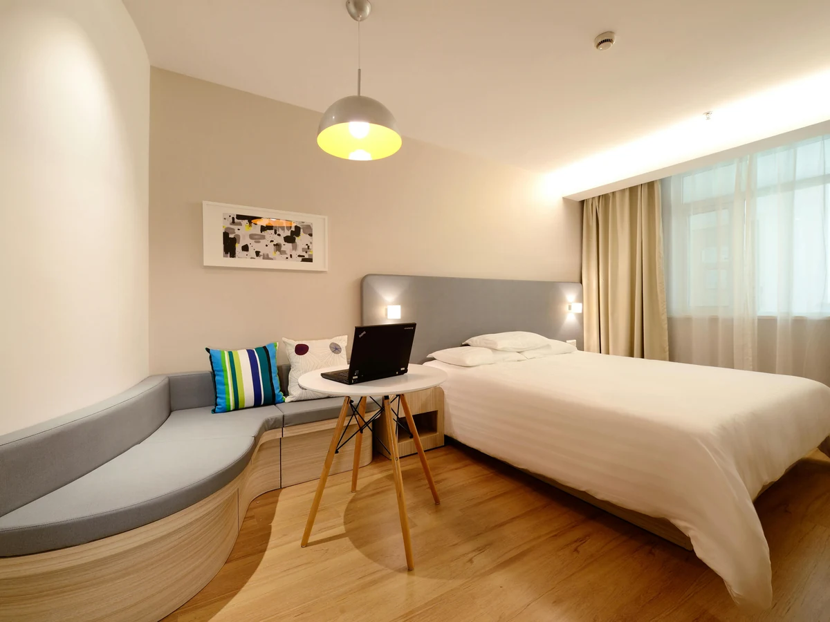 bedroom-painting-clean-modern-hotelstyle-godiva-decorators Clean modern hotel-style bedroom painting