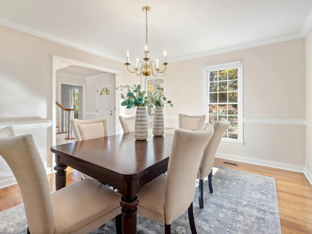 dining-room-painting-elegant-dining-room-godiva-decorators Elegant dining room painting in Coventry by Godiva Decorators