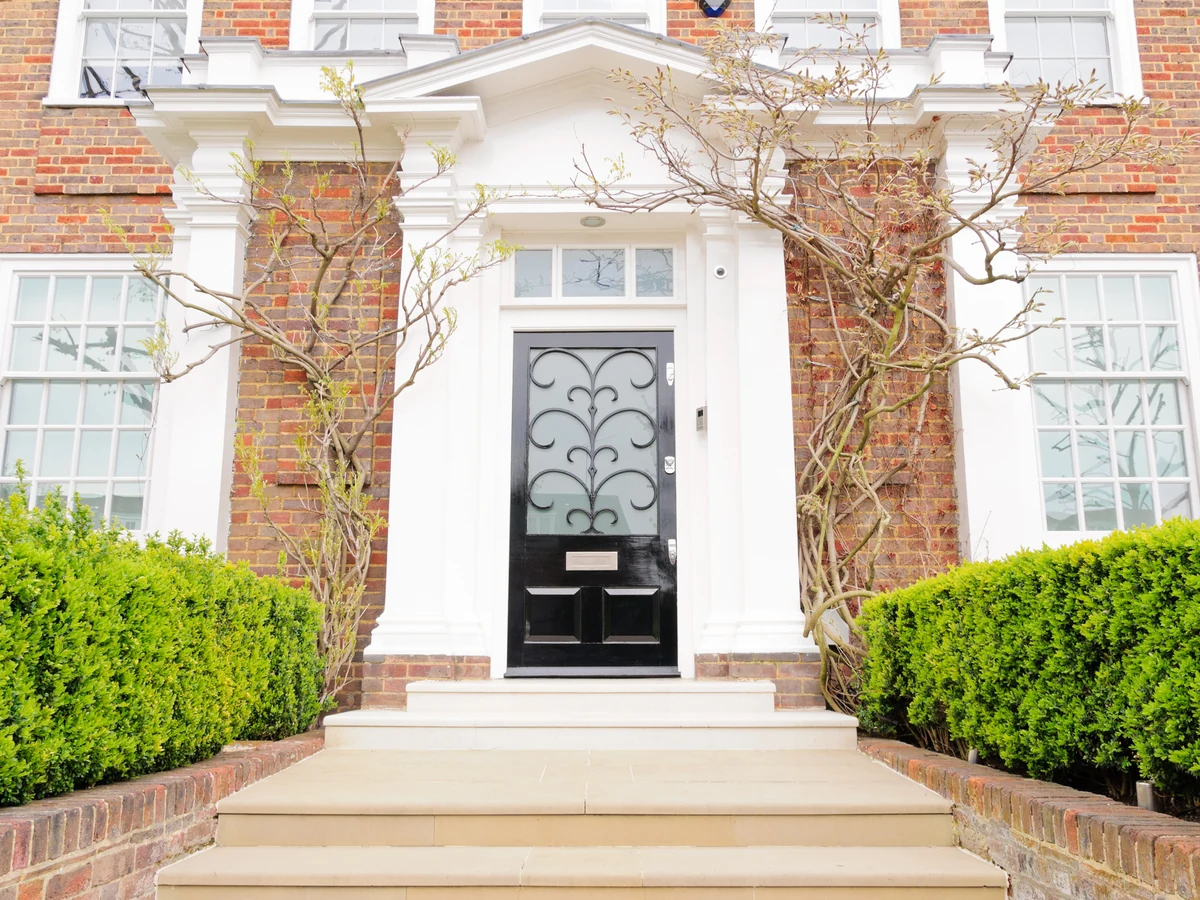 exterior-painting-large-red-brick-godiva-decorators Large red brick exterior painting in Kenilworth