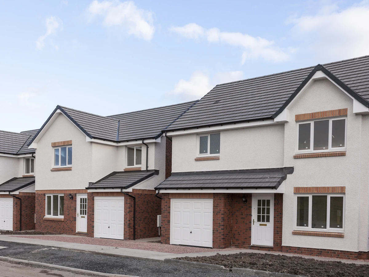 exterior-painting-row-white-rendered-godiva-decorators Row of white rendered houses exterior painting Leamington Spa