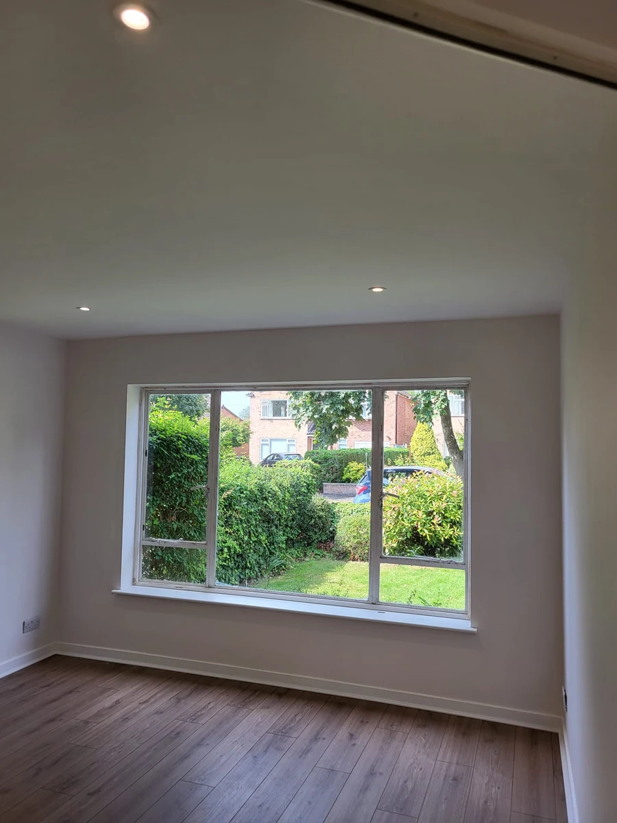 garden-view-living-room-coventry-godiva-decorators Decorated living room with a bay window overlooking the garden in Coventry by Godiva Decorators (completed)