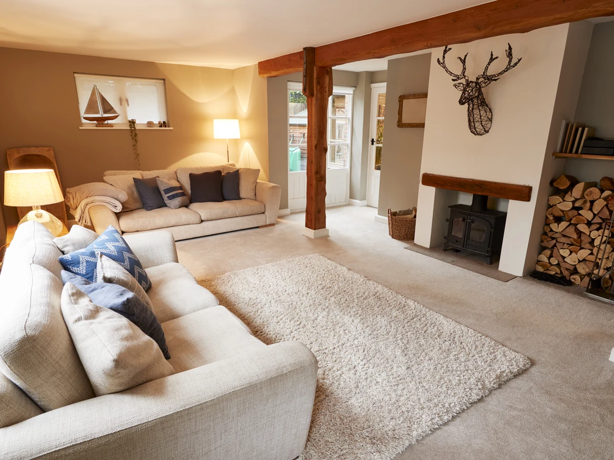 living-room-painting-cosy-country-lounge-godiva-decorators Cosy country lounge painting in Bulkington village by Godiva Decorators