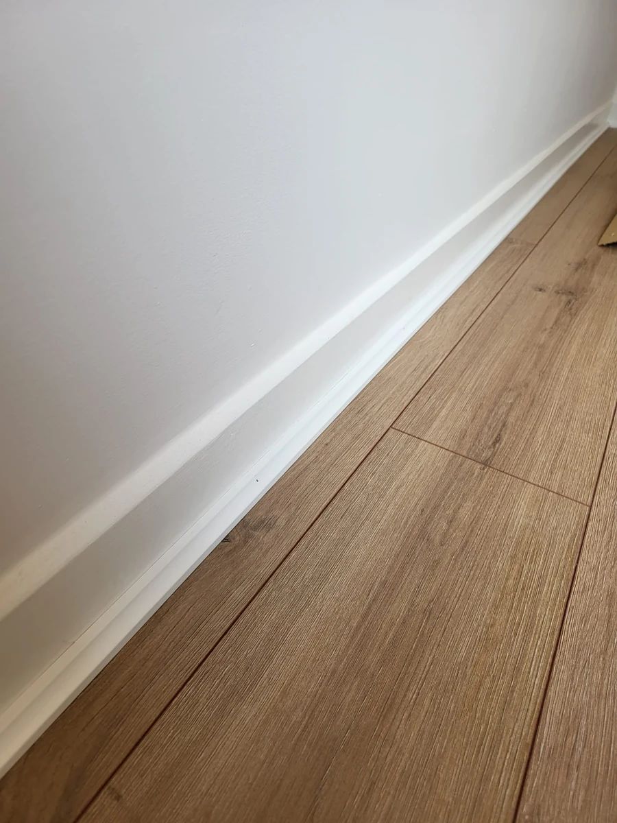 Painted skirting board meeting a finished floor