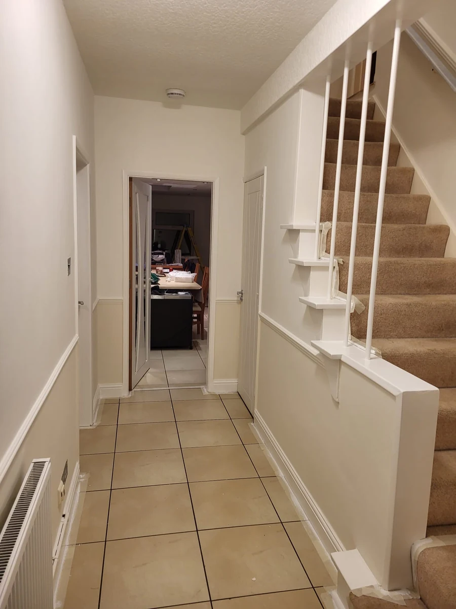 staircase-hallway-tiled-coventry-godiva-decorators Decorated entrance hallway with painted staircase and tiled floor in Coventry by Godiva Decorators (completed)