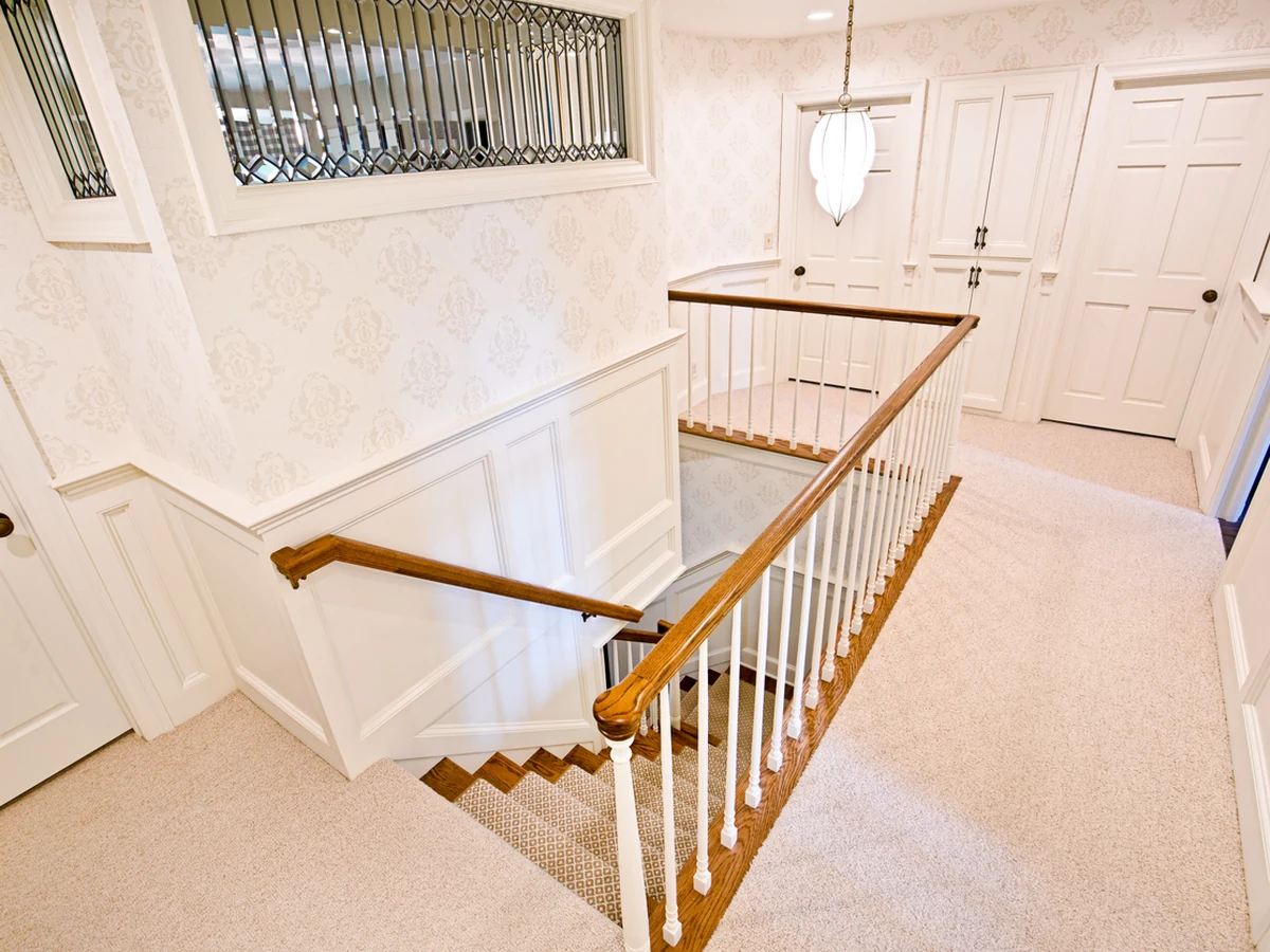 staircase-painting-elegant-white-banister-godiva-decorators Elegant white banister staircase painting in Kenilworth