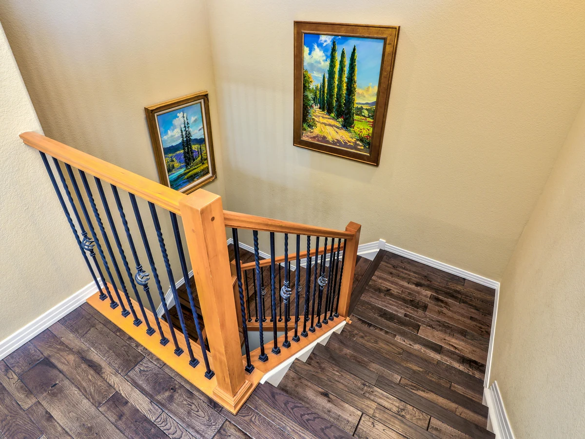 staircase-painting-wooden-banister-staircase-godiva-decorators Wooden banister staircase painting in Coventry