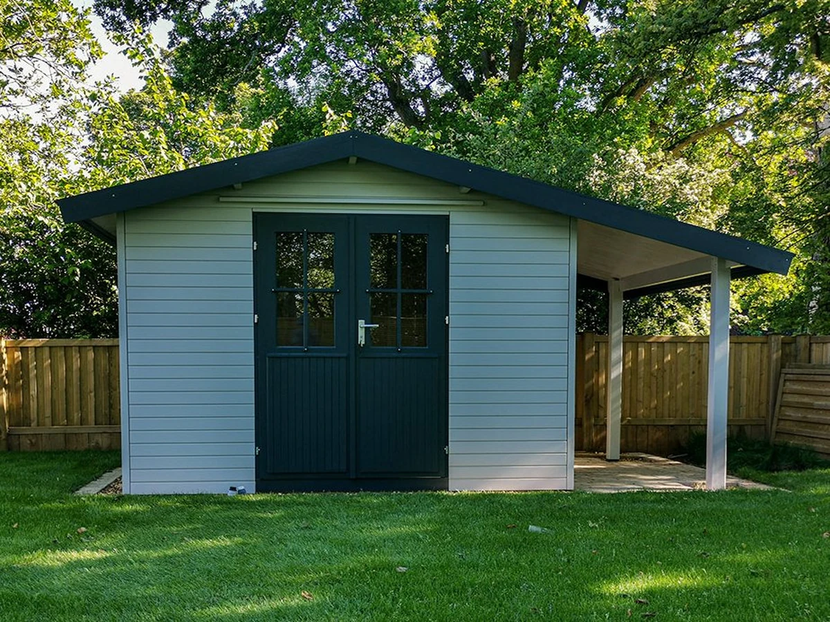 wood-painting-dark-green-garden-godiva-decorators Dark green painted garden timber in Coventry